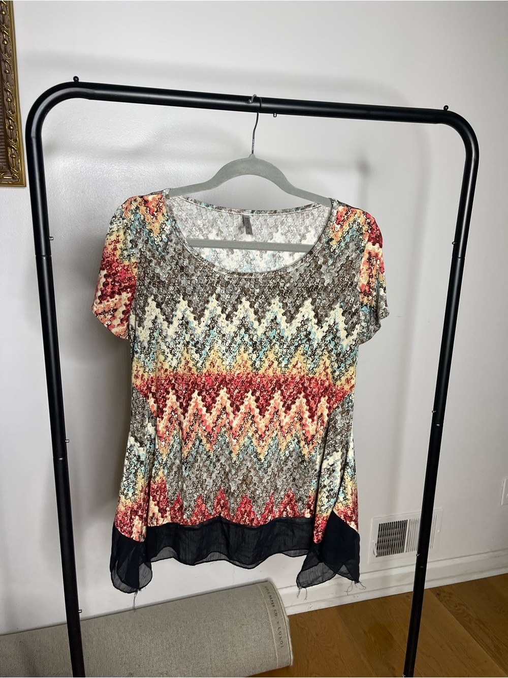 Studio Multicolor Zigzag Short Sleeve Tunic with Black Hem